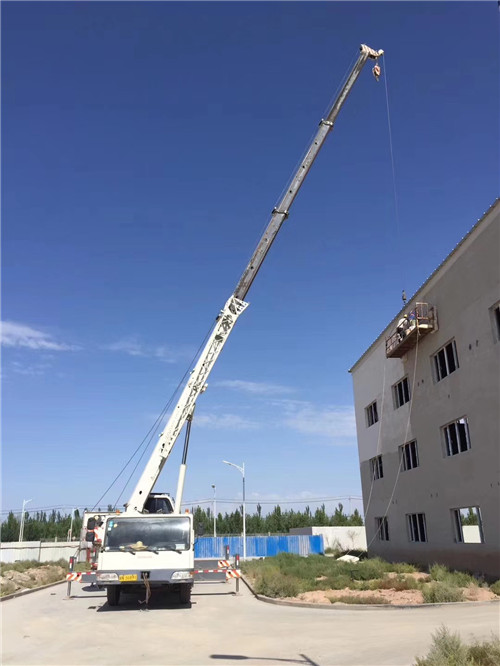 宜宾市“轻装强干”—— 吊车的 “轻量化臂架” 技术