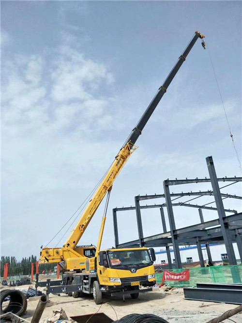 宜宾市超高层建筑钢结构吊装案例